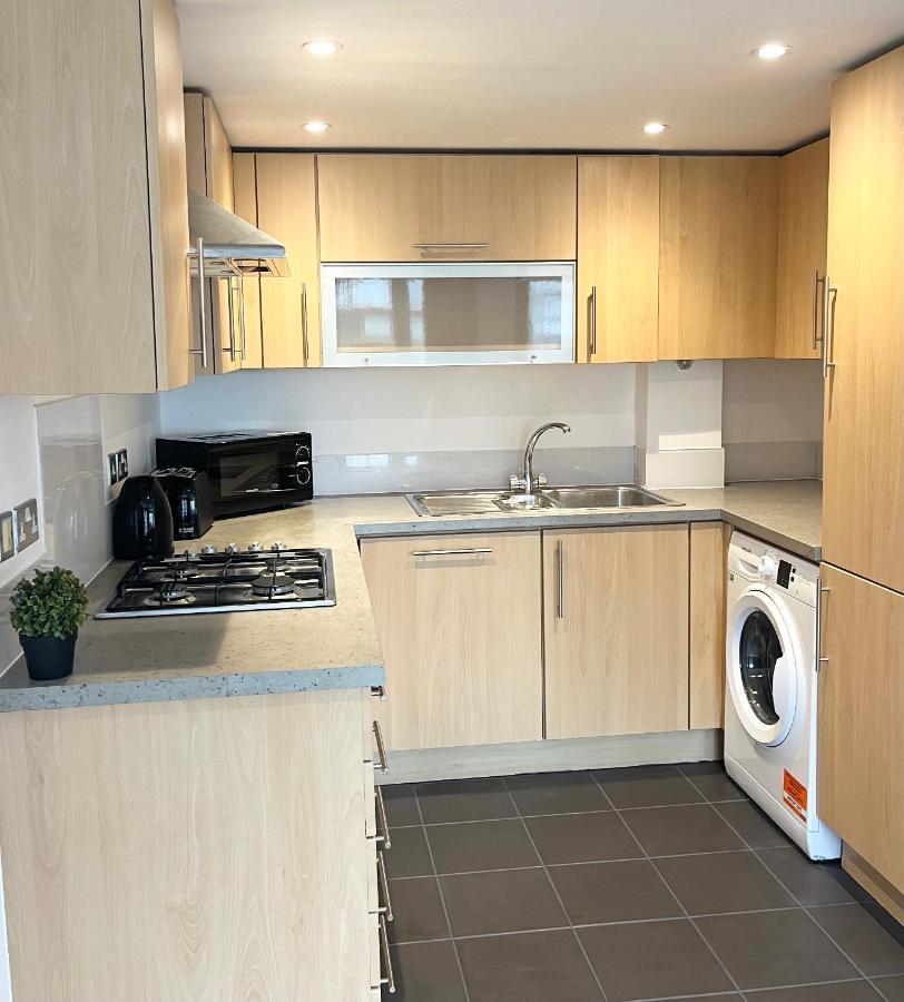 Beautiful Riverview Apartment Челмсфорд Екстериор снимка
